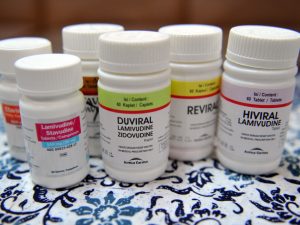 obat anti HIV dari jenis lamivudine, stavudine, hiviral